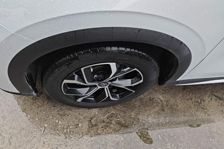 Used BYD Yuan PLUS 2022 510 km Luxury Version Left Front Wheel Hub