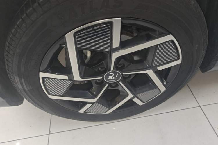 Used BYD Yuan PLUS 2022 510 km Flagship Version Left Front Wheel Hub