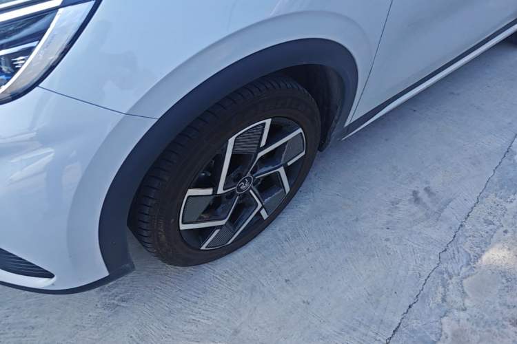 Used BYD Yuan PLUS 2022 510 km Flagship Version Left Front Wheel Hub