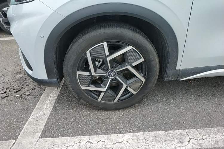 Used BYD Yuan PLUS 2022 510KM Flagship PLUS Left Front Wheel Hub