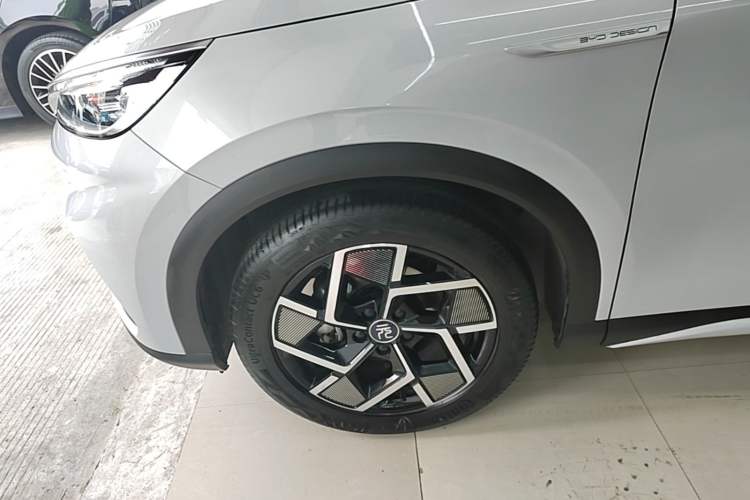 Used BYD Yuan PLUS 2022 510 km Flagship Version Left Front Wheel Hub