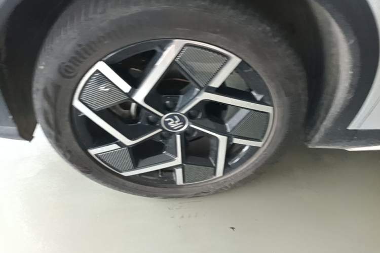 Used BYD Yuan PLUS 2022 510 km Flagship Version Left Front Wheel Hub