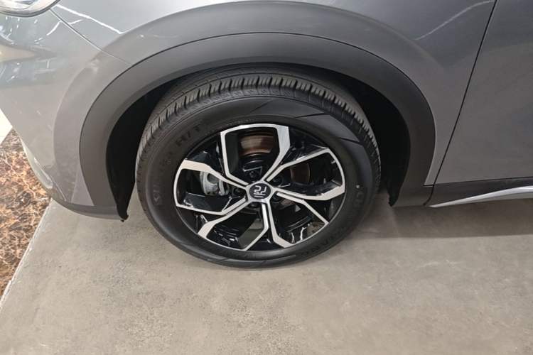 Used BYD Yuan PLUS 2022 430 km Luxury Version Left Front Wheel Hub