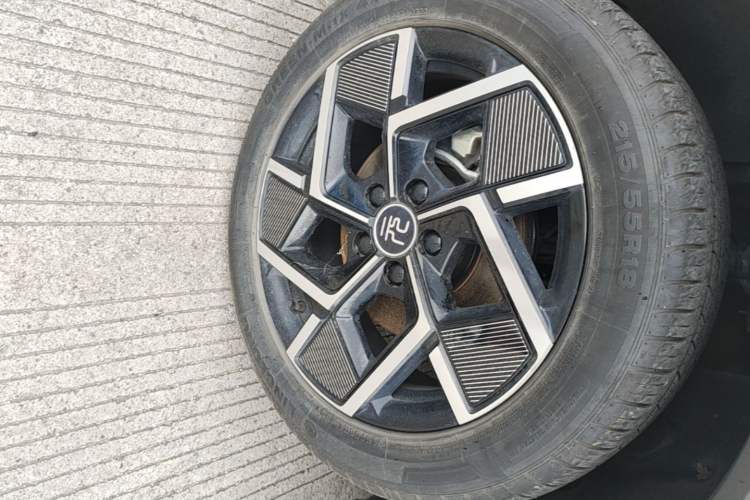 Used BYD Yuan PLUS 2022 510 km Flagship Version Left Front Wheel Hub
