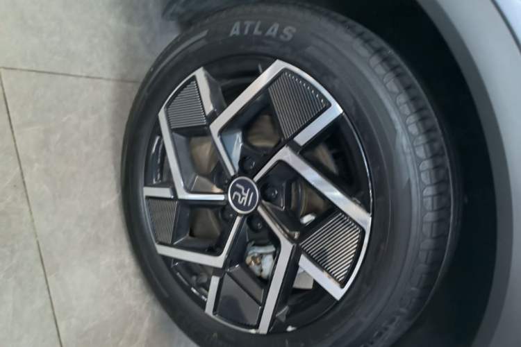 Used BYD Yuan PLUS 2022 510 km Flagship Version Left Front Wheel Hub