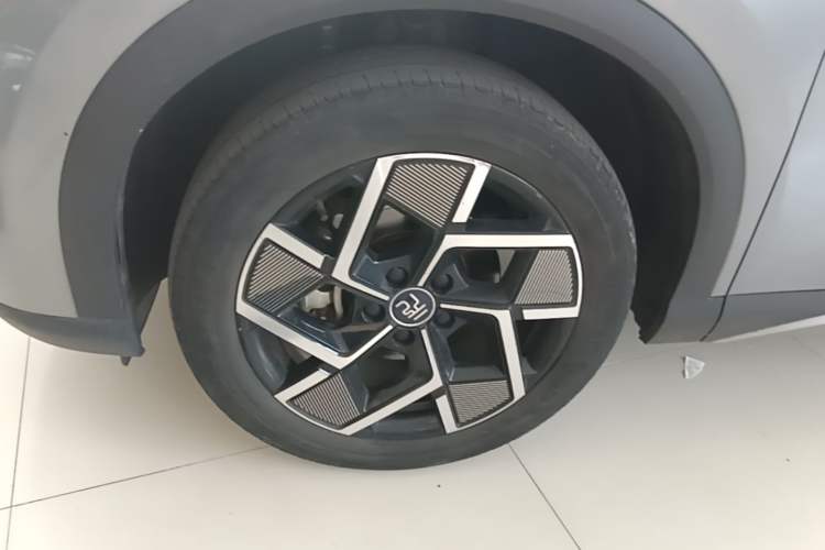 Used BYD Yuan PLUS 2022 510 km Flagship Version Left Front Wheel Hub
