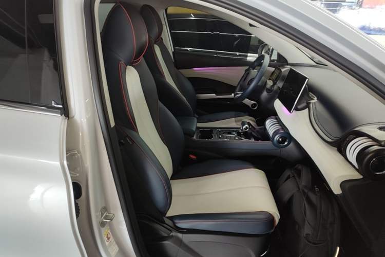 Used BYD Yuan PLUS 2022 430 km Luxury Version Right Front Seat