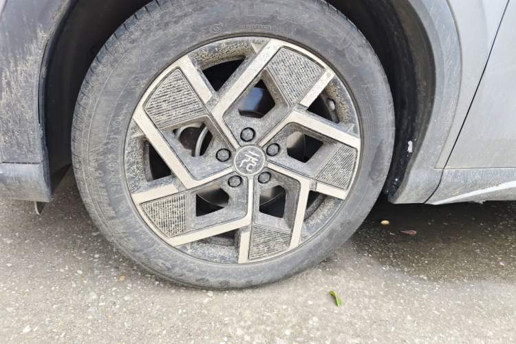 Used BYD Yuan PLUS 2022 510 km Flagship Version Right Front Wheel Hub