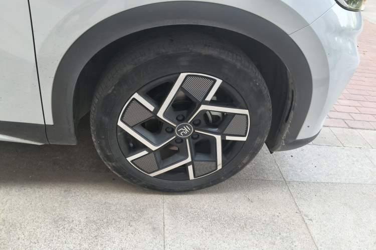 Used BYD Yuan PLUS 2022 510KM Flagship PLUS Right Front Wheel Hub