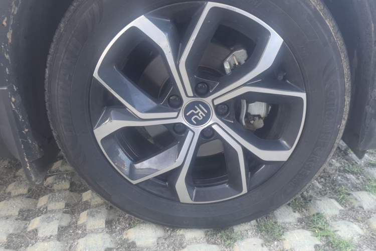 Used BYD Yuan PLUS 2022 430 km Luxury Version Right Front Wheel Hub