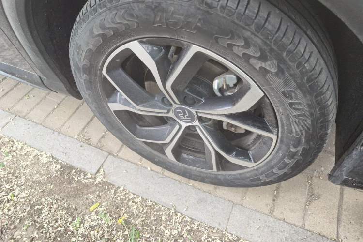Used BYD Yuan PLUS 2022 430 km Luxury Version Right Front Wheel Hub