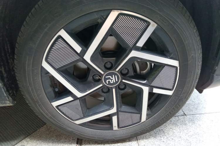 Used BYD Yuan PLUS 2022 510 km Flagship Version Right Front Wheel Hub