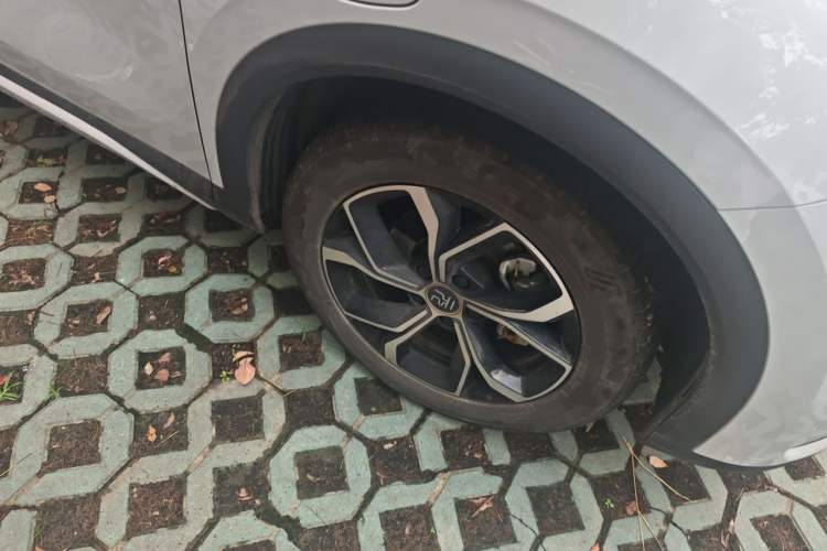 Used BYD Yuan PLUS 2022 430 km Luxury Version Right Front Wheel Hub