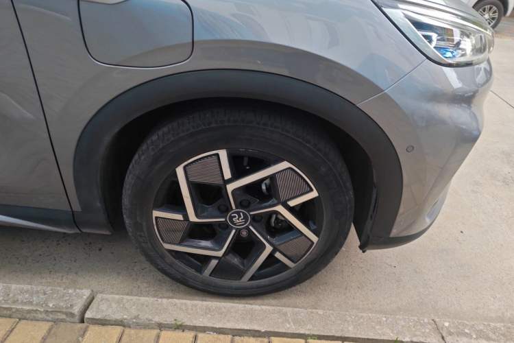 Used BYD Yuan PLUS 2022 510KM Flagship PLUS Right Front Wheel Hub