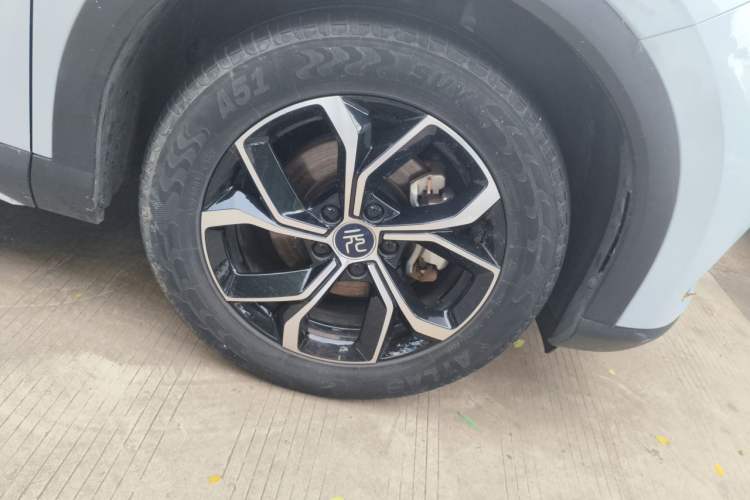 Used BYD Yuan PLUS 2022 430 km Luxury Version Right Front Wheel Hub