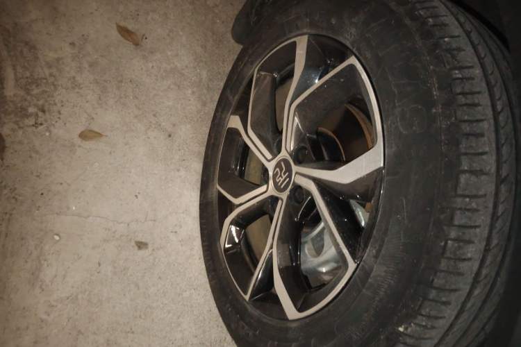 Used BYD Yuan PLUS 2022 430 km Luxury Version Right Front Wheel Hub