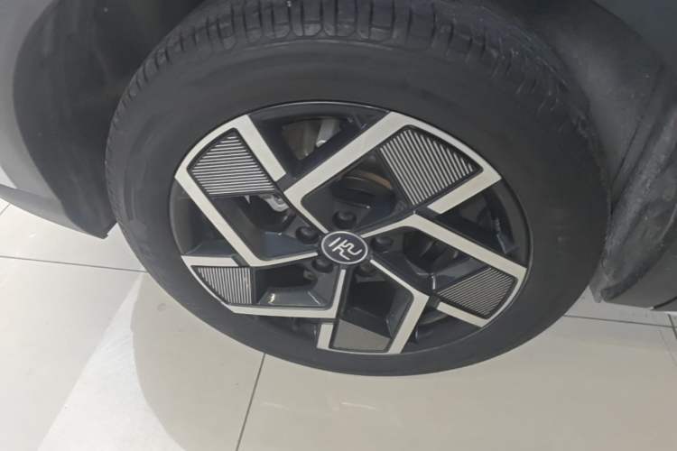Used BYD Yuan PLUS 2022 510 km Flagship Version Right Rear Wheel Hub
