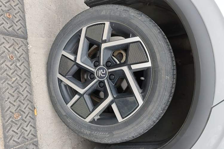 Used BYD Yuan PLUS 2022 510 km Flagship Version Right Rear Wheel Hub