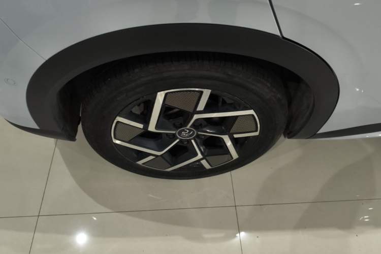Used BYD Yuan PLUS 2022 510KM Flagship PLUS Right Rear Wheel Hub