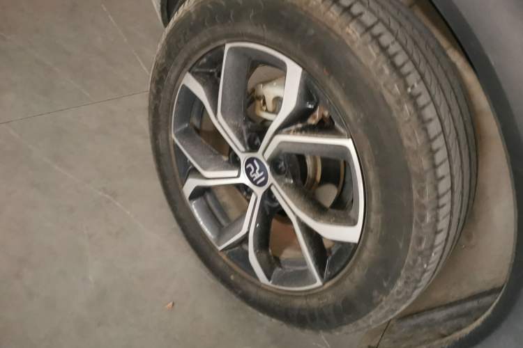 Used BYD Yuan PLUS 2022 430 km Luxury Version Right Rear Wheel Hub