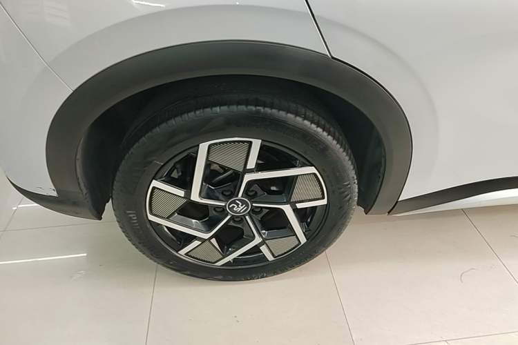 Used BYD Yuan PLUS 2022 510 km Flagship Version Right Rear Wheel Hub