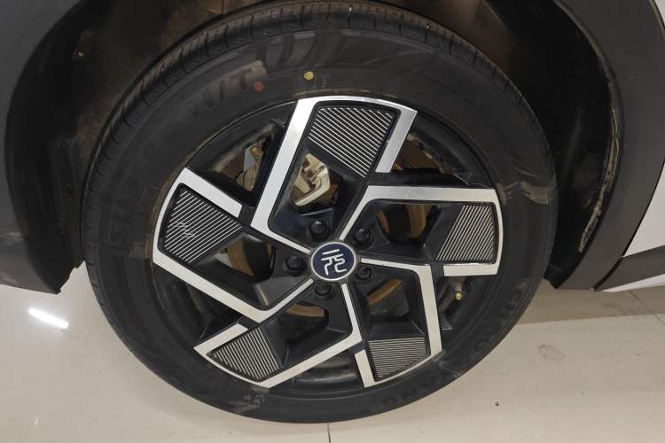 Used BYD Yuan PLUS 2022 510KM Flagship PLUS Right Rear Wheel Hub