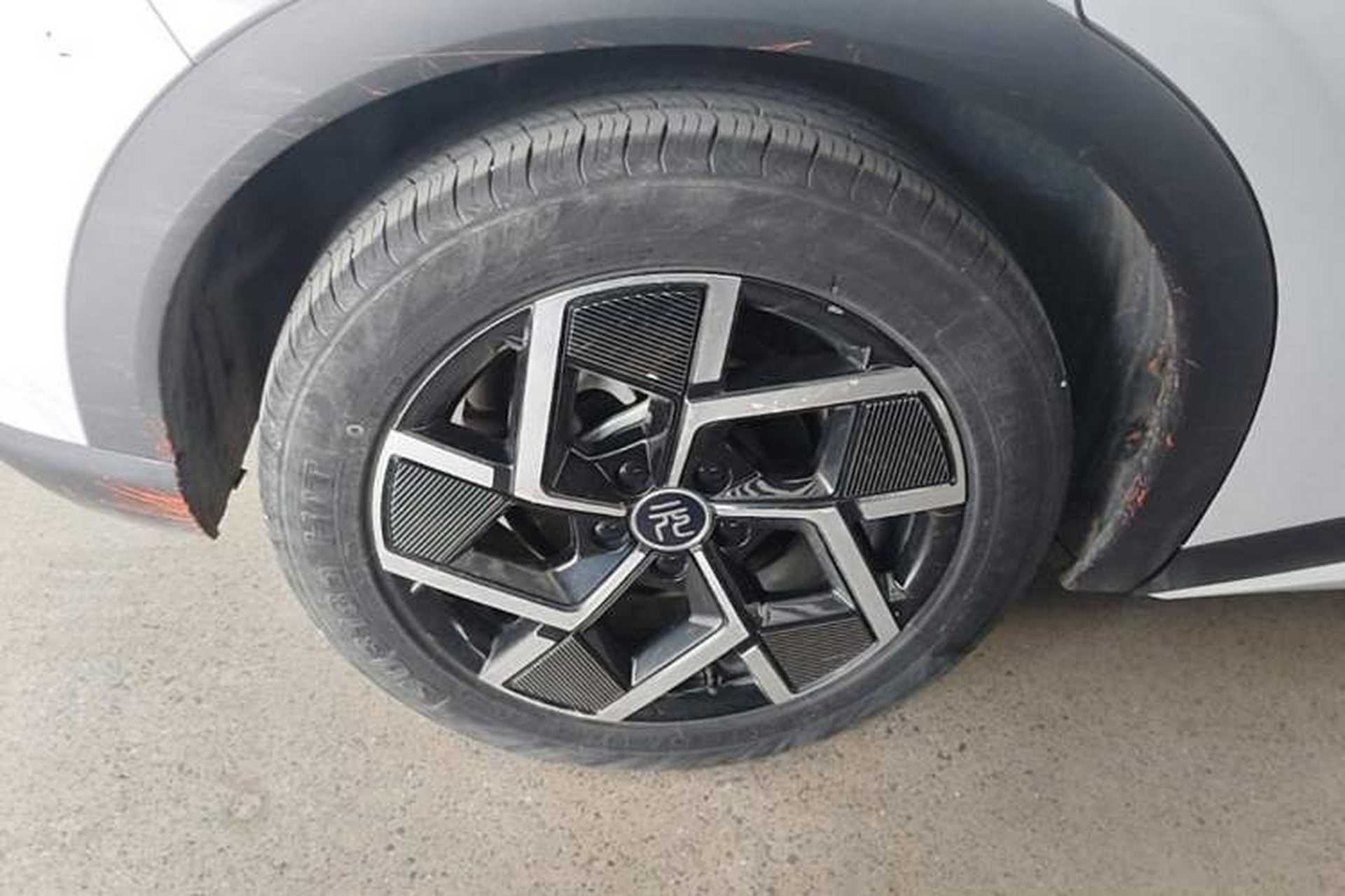 Used BYD Yuan PLUS 2022 510 km Flagship Version Right Rear Wheel Hub
