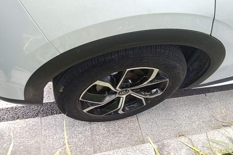 Used BYD Yuan PLUS 2022 430 km Luxury Version Right Rear Wheel Hub
