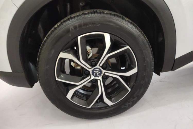 Used BYD Yuan PLUS 2022 430 km Luxury Version Right Rear Wheel Hub