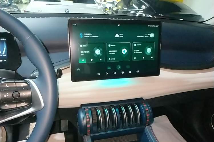 Used BYD Yuan PLUS 2022 510 km Flagship Version Audio And AC Panel