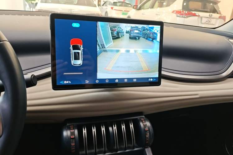 Used BYD Yuan PLUS 2022 510 km Luxury Version Audio And AC Panel