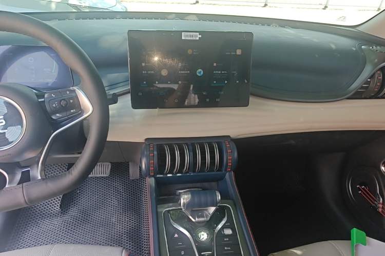 Used BYD Yuan PLUS 2022 510 km Luxury Version Audio And AC Panel