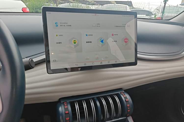 Used BYD Yuan PLUS 2022 510 km Flagship Version Audio And AC Panel
