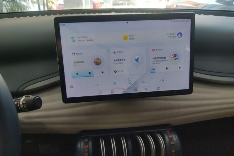 Used BYD Yuan PLUS 2022 510 km Luxury Version Audio And AC Panel
