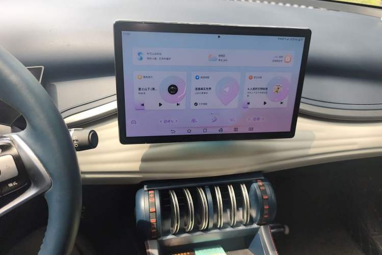 Used BYD Yuan PLUS 2022 510 km Flagship Version Audio And AC Panel