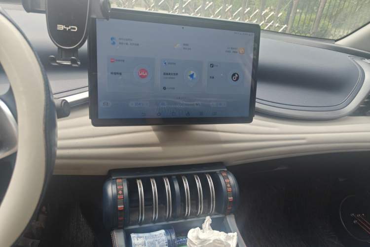 Used BYD Yuan PLUS 2022 510 km Luxury Version Audio And AC Panel