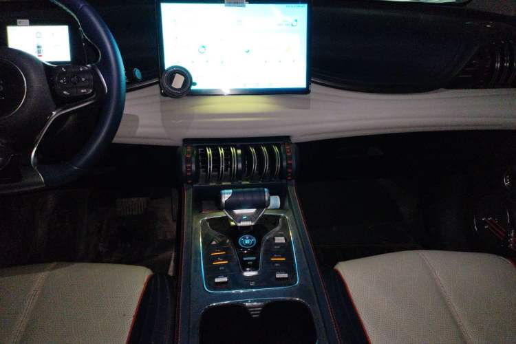 Used BYD Yuan PLUS 2022 510 km Flagship Version Audio And AC Panel