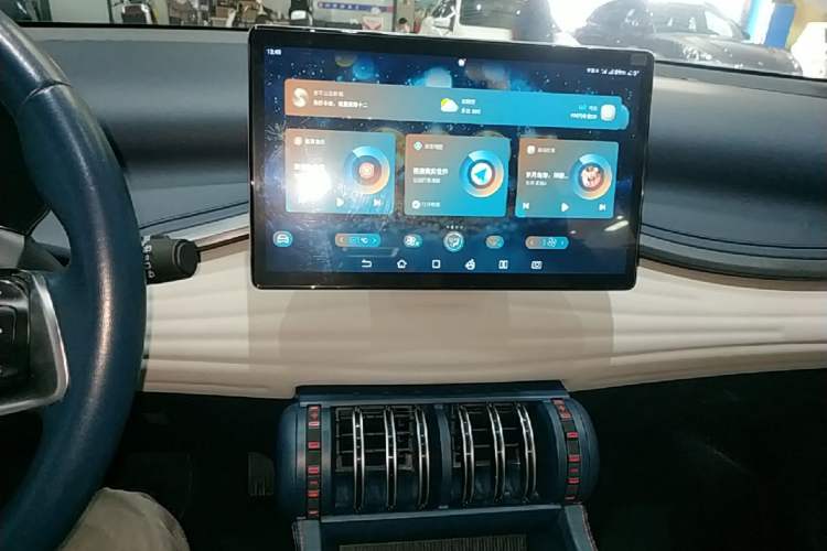 Used BYD Yuan PLUS 2022 430 km Luxury Version Audio And AC Panel