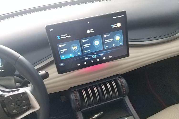 Used BYD Yuan PLUS 2022 430 km Luxury Version Audio And AC Panel