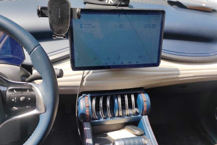 Used BYD Yuan PLUS 2022 430 km Luxury Version Audio And AC Panel