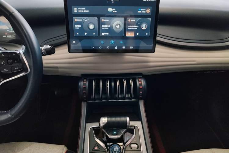 Used BYD Yuan PLUS 2022 430 km Luxury Version Audio And AC Panel