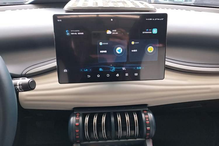 Used BYD Yuan PLUS 2022 430 km Luxury Version Audio And AC Panel
