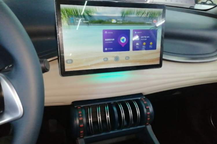 Used BYD Yuan PLUS 2022 510 km Flagship Version Audio And AC Panel