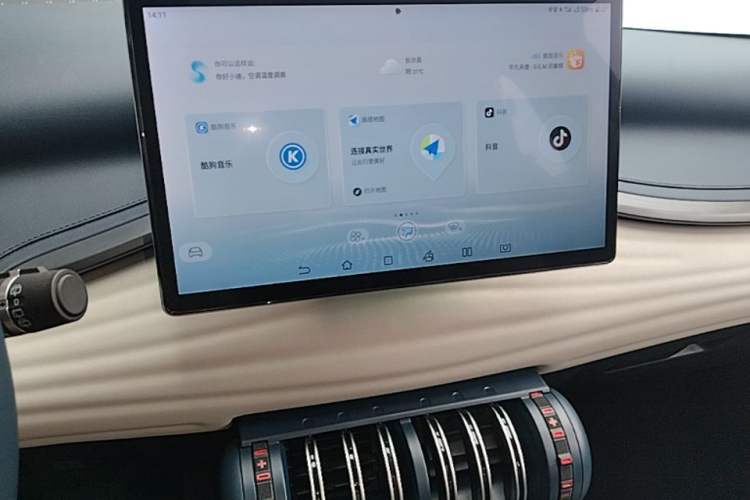 Used BYD Yuan PLUS 2022 510 km Flagship Version Audio And AC Panel