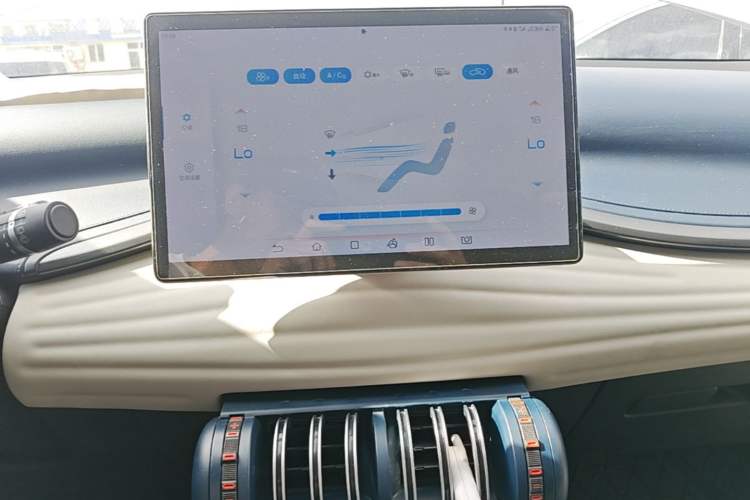 Used BYD Yuan PLUS 2022 430 km Luxury Version Audio And AC Panel