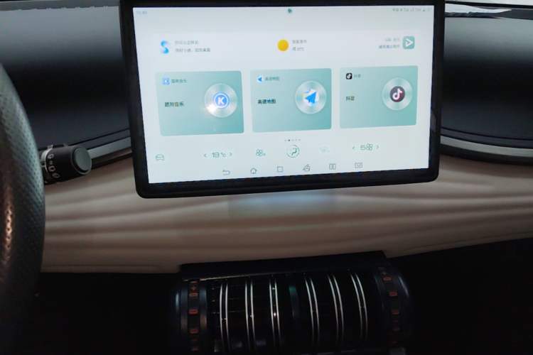 Used BYD Yuan PLUS 2022 430 km Luxury Version Audio And AC Panel