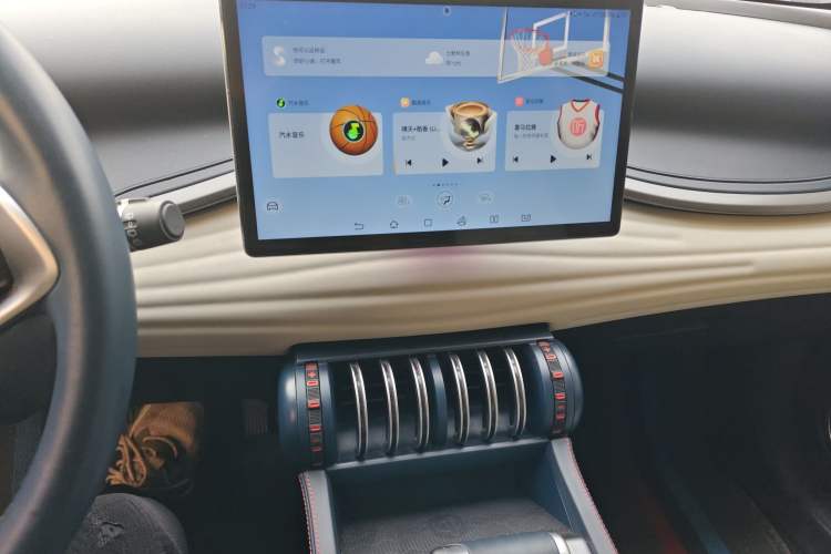 Used BYD Yuan PLUS 2022 430 km Luxury Version Audio And AC Panel