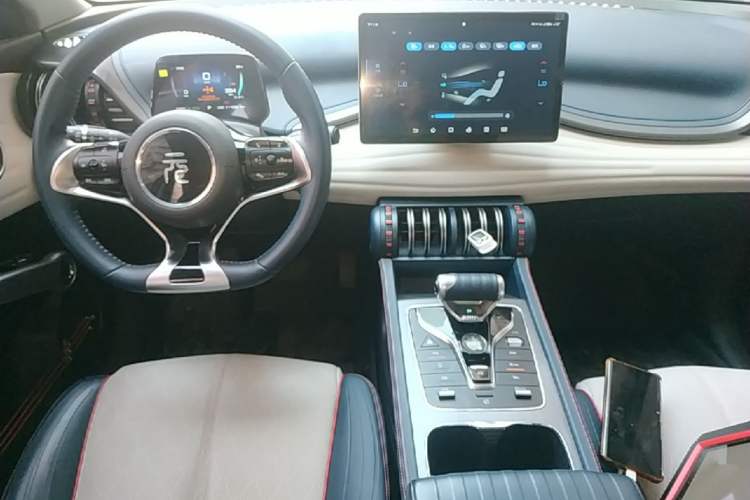 Used BYD Yuan PLUS 2022 430 km Luxury Version Audio And AC Panel