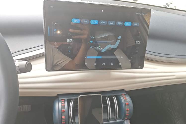 Used BYD Yuan PLUS 2022 510 km Flagship Version Audio And AC Panel
