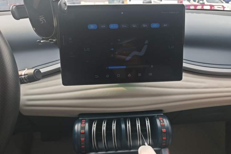 Used BYD Yuan PLUS 2022 430 km Luxury Version Audio And AC Panel